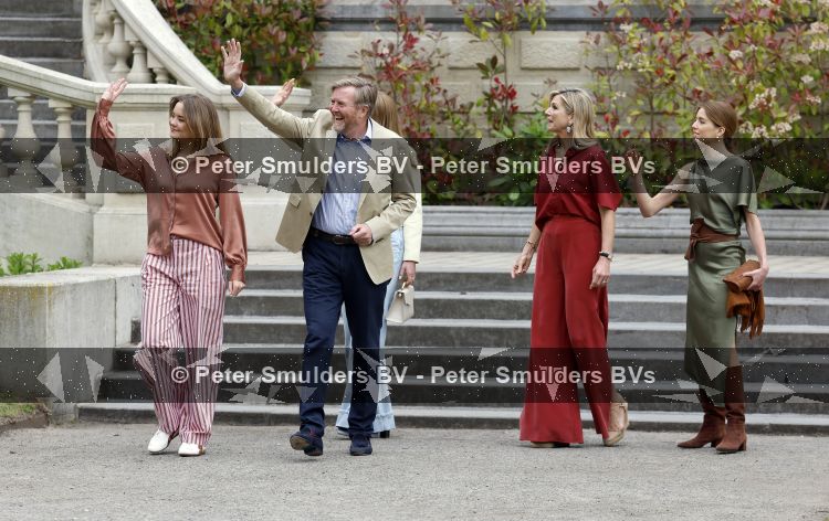 Den Haag 21 mei 2026
Fotouurtje met de koninklijke familie in de Hollandse tuin van Park Clingendael . Aanwezig Koning Willem Alexander Koningin Maxima Prinses Amalia Prinses Alexia en Prinses Ariane . 