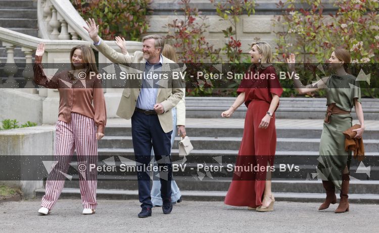 Den Haag 21 mei 2026
Fotouurtje met de koninklijke familie in de Hollandse tuin van Park Clingendael . Aanwezig Koning Willem Alexander Koningin Maxima Prinses Amalia Prinses Alexia en Prinses Ariane . 