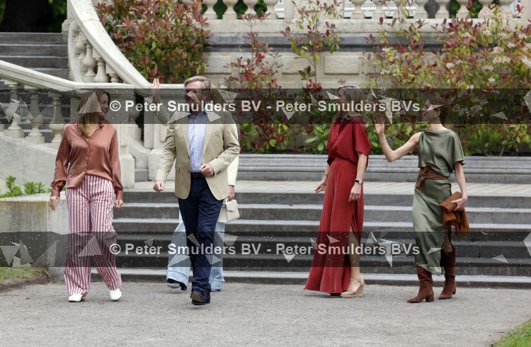 Den Haag 21 mei 2026
Fotouurtje met de koninklijke familie in de Hollandse tuin van Park Clingendael . Aanwezig Koning Willem Alexander Koningin Maxima Prinses Amalia Prinses Alexia en Prinses Ariane . 