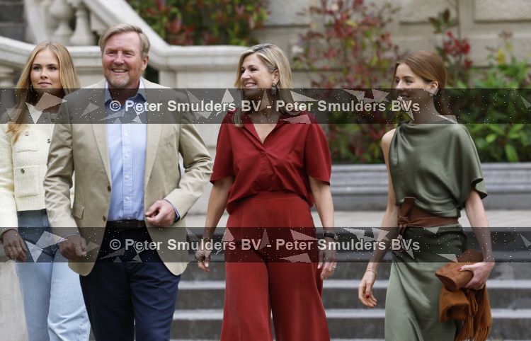 Den Haag 21 mei 2026
Fotouurtje met de koninklijke familie in de Hollandse tuin van Park Clingendael . Aanwezig Koning Willem Alexander Koningin Maxima Prinses Amalia Prinses Alexia en Prinses Ariane . 
