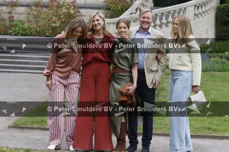 Den Haag 21 mei 2026
Fotouurtje met de koninklijke familie in de Hollandse tuin van Park Clingendael . Aanwezig Koning Willem Alexander Koningin Maxima Prinses Amalia Prinses Alexia en Prinses Ariane . 