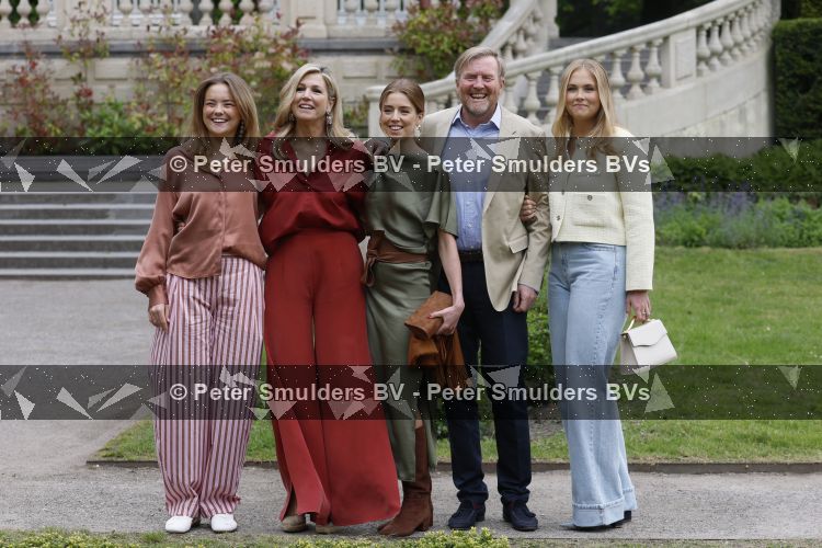 Den Haag 21 mei 2026
Fotouurtje met de koninklijke familie in de Hollandse tuin van Park Clingendael . Aanwezig Koning Willem Alexander Koningin Maxima Prinses Amalia Prinses Alexia en Prinses Ariane . 