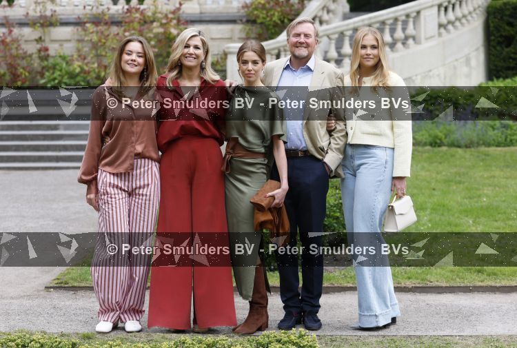 Den Haag 21 mei 2026
Fotouurtje met de koninklijke familie in de Hollandse tuin van Park Clingendael . Aanwezig Koning Willem Alexander Koningin Maxima Prinses Amalia Prinses Alexia en Prinses Ariane . 
