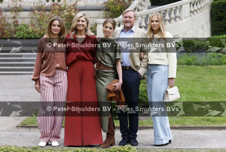 Den Haag 21 mei 2026
Fotouurtje met de koninklijke familie in de Hollandse tuin van Park Clingendael . Aanwezig Koning Willem Alexander Koningin Maxima Prinses Amalia Prinses Alexia en Prinses Ariane . 