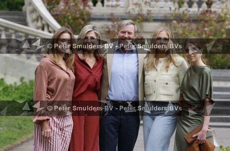 Den Haag 21 mei 2026
Fotouurtje met de koninklijke familie in de Hollandse tuin van Park Clingendael . Aanwezig Koning Willem Alexander Koningin Maxima Prinses Amalia Prinses Alexia en Prinses Ariane . 