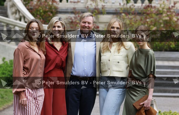 Den Haag 21 mei 2026
Fotouurtje met de koninklijke familie in de Hollandse tuin van Park Clingendael . Aanwezig Koning Willem Alexander Koningin Maxima Prinses Amalia Prinses Alexia en Prinses Ariane . 