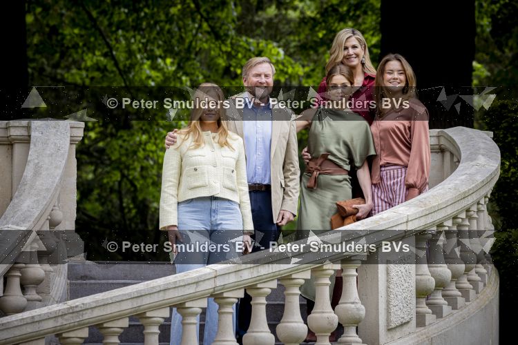 Den Haag 21 mei 2026
Fotouurtje met de koninklijke familie in de Hollandse tuin van Park Clingendael . Aanwezig Koning Willem Alexander Koningin Maxima Prinses Amalia Prinses Alexia en Prinses Ariane . 