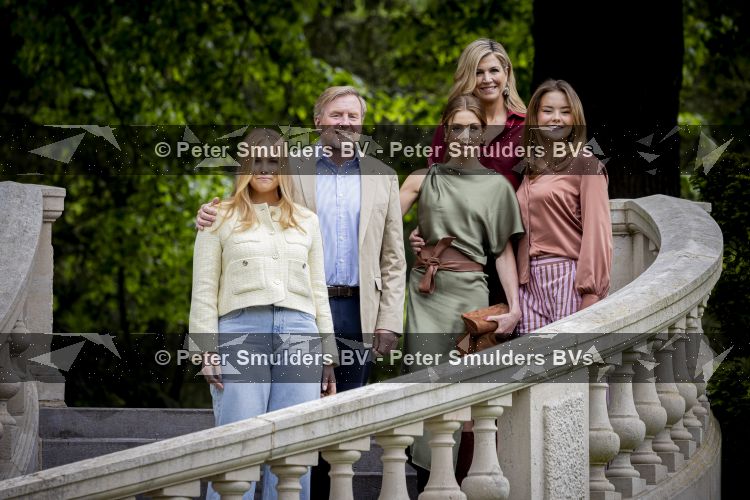 Den Haag 21 mei 2026
Fotouurtje met de koninklijke familie in de Hollandse tuin van Park Clingendael . Aanwezig Koning Willem Alexander Koningin Maxima Prinses Amalia Prinses Alexia en Prinses Ariane . 
