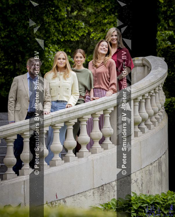Den Haag 21 mei 2026
Fotouurtje met de koninklijke familie in de Hollandse tuin van Park Clingendael . Aanwezig Koning Willem Alexander Koningin Maxima Prinses Amalia Prinses Alexia en Prinses Ariane . 