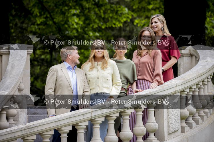 Den Haag 21 mei 2026
Fotouurtje met de koninklijke familie in de Hollandse tuin van Park Clingendael . Aanwezig Koning Willem Alexander Koningin Maxima Prinses Amalia Prinses Alexia en Prinses Ariane . 