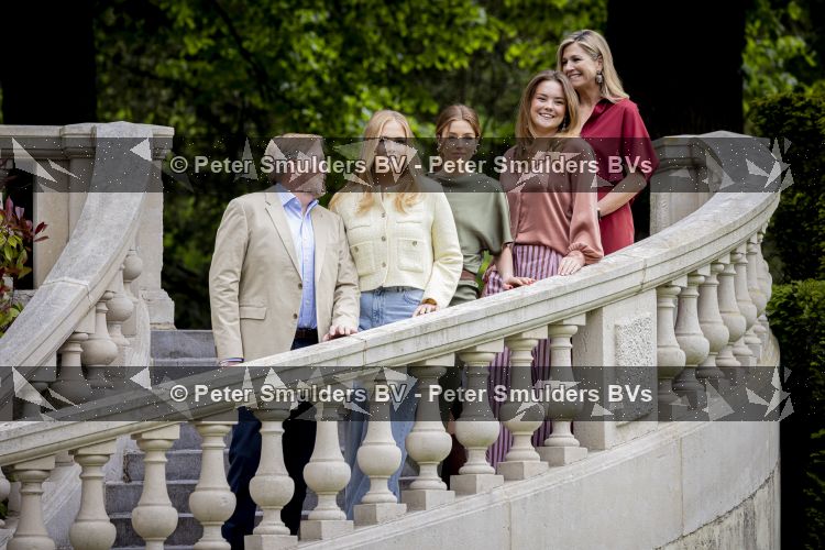 Den Haag 21 mei 2026
Fotouurtje met de koninklijke familie in de Hollandse tuin van Park Clingendael . Aanwezig Koning Willem Alexander Koningin Maxima Prinses Amalia Prinses Alexia en Prinses Ariane . 