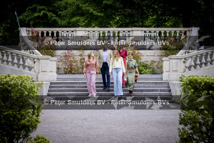 Den Haag 21 mei 2026
Fotouurtje met de koninklijke familie in de Hollandse tuin van Park Clingendael . Aanwezig Koning Willem Alexander Koningin Maxima Prinses Amalia Prinses Alexia en Prinses Ariane . 