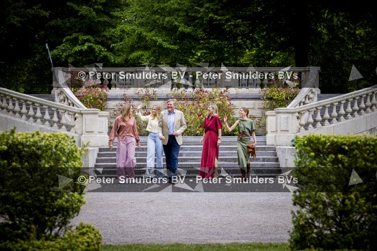 Den Haag 21 mei 2026
Fotouurtje met de koninklijke familie in de Hollandse tuin van Park Clingendael . Aanwezig Koning Willem Alexander Koningin Maxima Prinses Amalia Prinses Alexia en Prinses Ariane . 