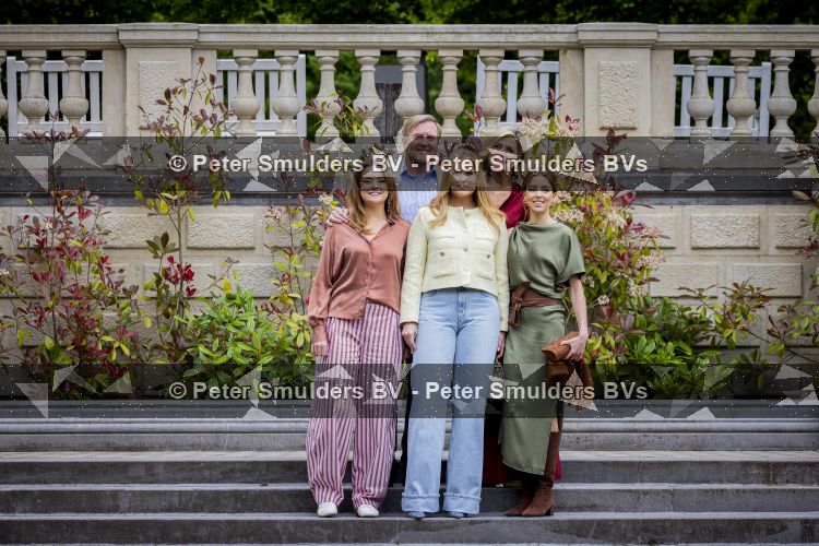 Den Haag 21 mei 2026
Fotouurtje met de koninklijke familie in de Hollandse tuin van Park Clingendael . Aanwezig Koning Willem Alexander Koningin Maxima Prinses Amalia Prinses Alexia en Prinses Ariane . 