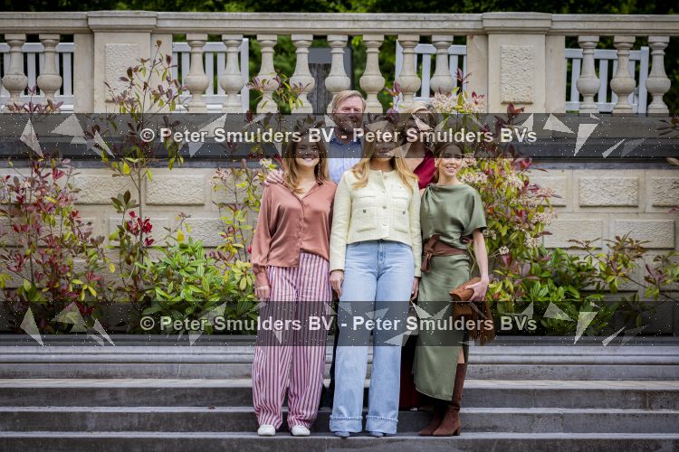 Den Haag 21 mei 2026
Fotouurtje met de koninklijke familie in de Hollandse tuin van Park Clingendael . Aanwezig Koning Willem Alexander Koningin Maxima Prinses Amalia Prinses Alexia en Prinses Ariane . 