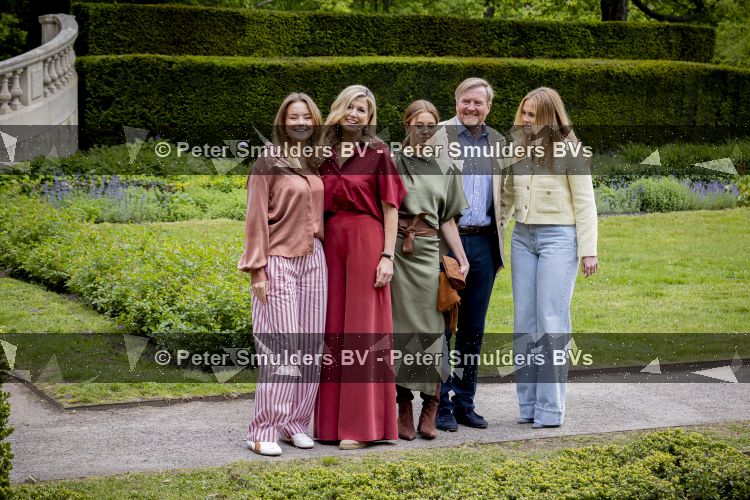 Den Haag 21 mei 2026
Fotouurtje met de koninklijke familie in de Hollandse tuin van Park Clingendael . Aanwezig Koning Willem Alexander Koningin Maxima Prinses Amalia Prinses Alexia en Prinses Ariane . 