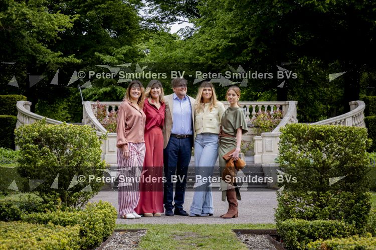 Den Haag 21 mei 2026
Fotouurtje met de koninklijke familie in de Hollandse tuin van Park Clingendael . Aanwezig Koning Willem Alexander Koningin Maxima Prinses Amalia Prinses Alexia en Prinses Ariane . 