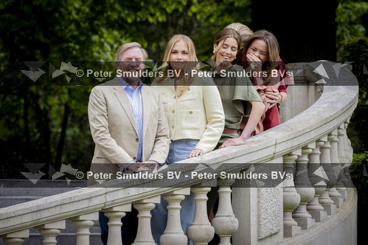 Den Haag 21 mei 2026
Fotouurtje met de koninklijke familie in de Hollandse tuin van Park Clingendael . Aanwezig Koning Willem Alexander Koningin Maxima Prinses Amalia Prinses Alexia en Prinses Ariane . 