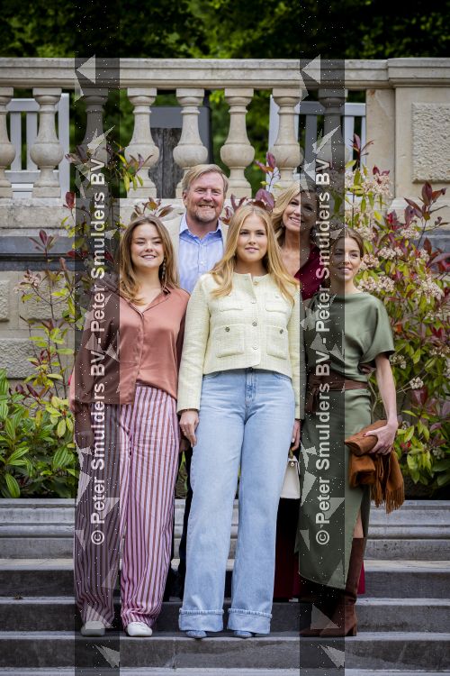 Den Haag 21 mei 2026
Fotouurtje met de koninklijke familie in de Hollandse tuin van Park Clingendael . Aanwezig Koning Willem Alexander Koningin Maxima Prinses Amalia Prinses Alexia en Prinses Ariane . 