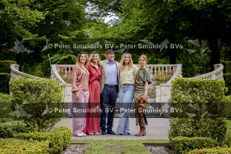 Den Haag 21 mei 2026
Fotouurtje met de koninklijke familie in de Hollandse tuin van Park Clingendael . Aanwezig Koning Willem Alexander Koningin Maxima Prinses Amalia Prinses Alexia en Prinses Ariane . 