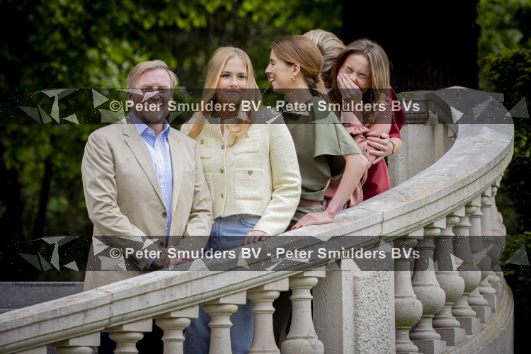Den Haag 21 mei 2026
Fotouurtje met de koninklijke familie in de Hollandse tuin van Park Clingendael . Aanwezig Koning Willem Alexander Koningin Maxima Prinses Amalia Prinses Alexia en Prinses Ariane . 