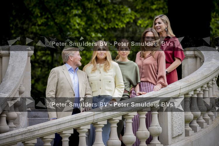 Den Haag 21 mei 2026
Fotouurtje met de koninklijke familie in de Hollandse tuin van Park Clingendael . Aanwezig Koning Willem Alexander Koningin Maxima Prinses Amalia Prinses Alexia en Prinses Ariane . 