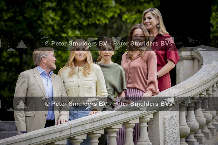 Den Haag 21 mei 2026
Fotouurtje met de koninklijke familie in de Hollandse tuin van Park Clingendael . Aanwezig Koning Willem Alexander Koningin Maxima Prinses Amalia Prinses Alexia en Prinses Ariane . 