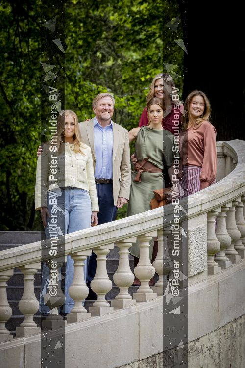 Den Haag 21 mei 2026
Fotouurtje met de koninklijke familie in de Hollandse tuin van Park Clingendael . Aanwezig Koning Willem Alexander Koningin Maxima Prinses Amalia Prinses Alexia en Prinses Ariane . 