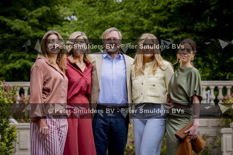 Den Haag 21 mei 2026
Fotouurtje met de koninklijke familie in de Hollandse tuin van Park Clingendael . Aanwezig Koning Willem Alexander Koningin Maxima Prinses Amalia Prinses Alexia en Prinses Ariane . 