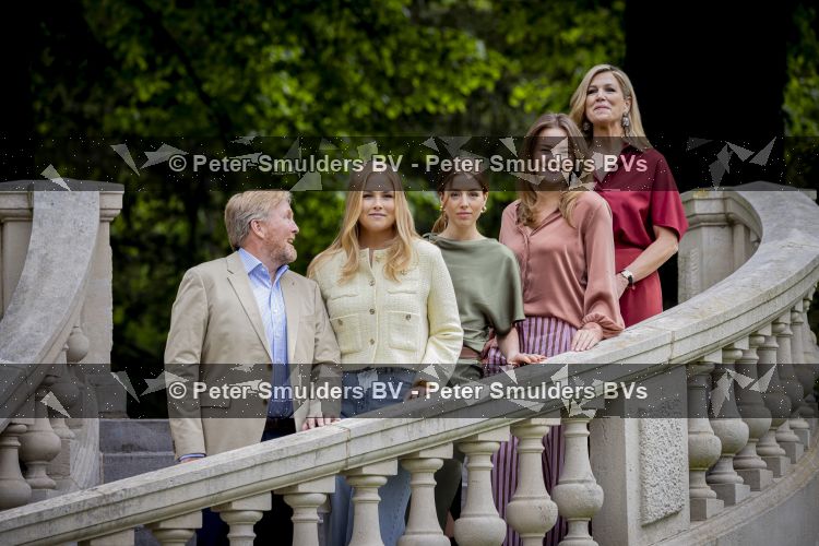 Den Haag 21 mei 2026
Fotouurtje met de koninklijke familie in de Hollandse tuin van Park Clingendael . Aanwezig Koning Willem Alexander Koningin Maxima Prinses Amalia Prinses Alexia en Prinses Ariane . 