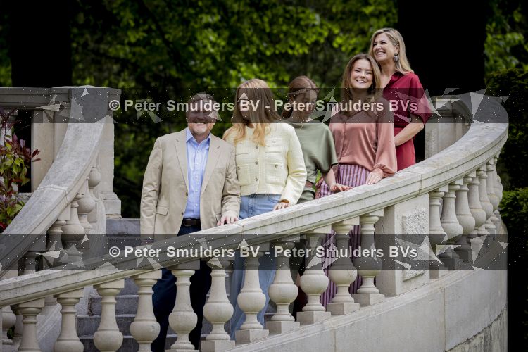 Den Haag 21 mei 2026
Fotouurtje met de koninklijke familie in de Hollandse tuin van Park Clingendael . Aanwezig Koning Willem Alexander Koningin Maxima Prinses Amalia Prinses Alexia en Prinses Ariane . 
