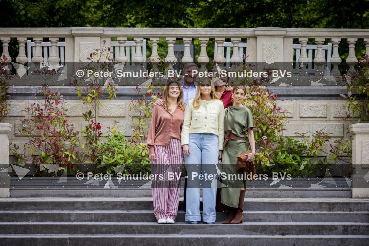 Den Haag 21 mei 2026
Fotouurtje met de koninklijke familie in de Hollandse tuin van Park Clingendael . Aanwezig Koning Willem Alexander Koningin Maxima Prinses Amalia Prinses Alexia en Prinses Ariane . 