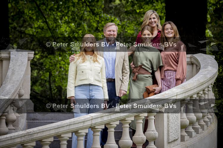 Den Haag 21 mei 2026
Fotouurtje met de koninklijke familie in de Hollandse tuin van Park Clingendael . Aanwezig Koning Willem Alexander Koningin Maxima Prinses Amalia Prinses Alexia en Prinses Ariane . 