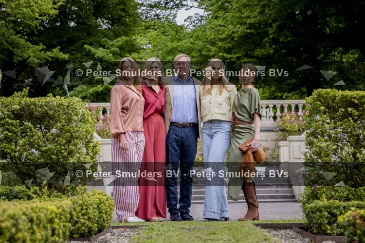 Den Haag 21 mei 2026
Fotouurtje met de koninklijke familie in de Hollandse tuin van Park Clingendael . Aanwezig Koning Willem Alexander Koningin Maxima Prinses Amalia Prinses Alexia en Prinses Ariane . 