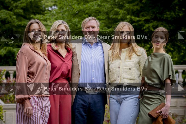 Den Haag 21 mei 2026
Fotouurtje met de koninklijke familie in de Hollandse tuin van Park Clingendael . Aanwezig Koning Willem Alexander Koningin Maxima Prinses Amalia Prinses Alexia en Prinses Ariane . 