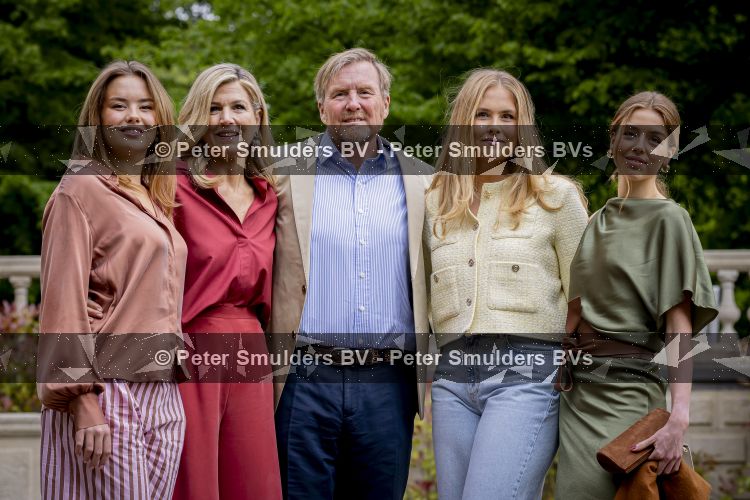 Den Haag 21 mei 2026
Fotouurtje met de koninklijke familie in de Hollandse tuin van Park Clingendael . Aanwezig Koning Willem Alexander Koningin Maxima Prinses Amalia Prinses Alexia en Prinses Ariane . 