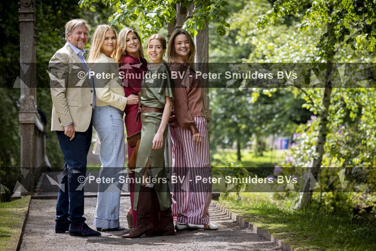 Den Haag 21 mei 2026
Fotouurtje met de koninklijke familie in de Hollandse tuin van Park Clingendael . Aanwezig Koning Willem Alexander Koningin Maxima Prinses Amalia Prinses Alexia en Prinses Ariane . 