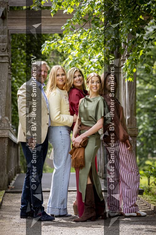 Den Haag 21 mei 2026
Fotouurtje met de koninklijke familie in de Hollandse tuin van Park Clingendael . Aanwezig Koning Willem Alexander Koningin Maxima Prinses Amalia Prinses Alexia en Prinses Ariane . 