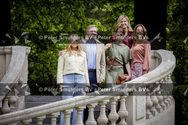 Den Haag 21 mei 2026
Fotouurtje met de koninklijke familie in de Hollandse tuin van Park Clingendael . Aanwezig Koning Willem Alexander Koningin Maxima Prinses Amalia Prinses Alexia en Prinses Ariane . 