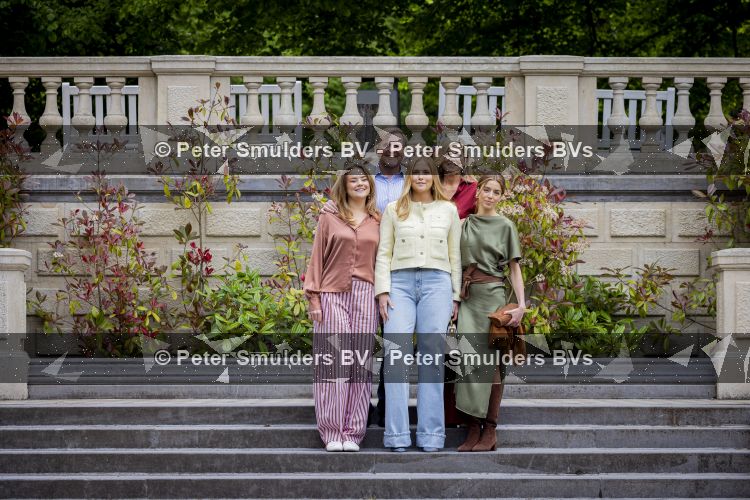 Den Haag 21 mei 2026
Fotouurtje met de koninklijke familie in de Hollandse tuin van Park Clingendael . Aanwezig Koning Willem Alexander Koningin Maxima Prinses Amalia Prinses Alexia en Prinses Ariane . 