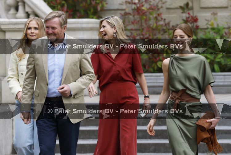 Den Haag 21 mei 2026
Fotouurtje met de koninklijke familie in de Hollandse tuin van Park Clingendael . Aanwezig Koning Willem Alexander Koningin Maxima Prinses Amalia Prinses Alexia en Prinses Ariane . 