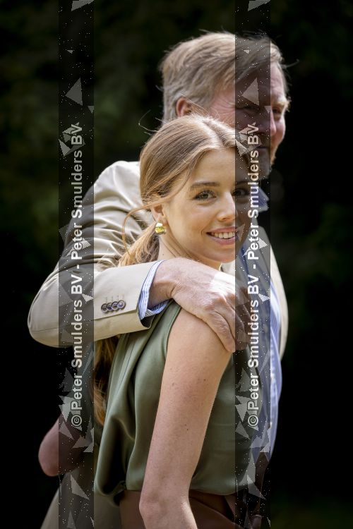 Den Haag 21 mei 2026
Fotouurtje met de koninklijke familie in de Hollandse tuin van Park Clingendael . Aanwezig Koning Willem Alexander Koningin Maxima Prinses Amalia Prinses Alexia en Prinses Ariane . 