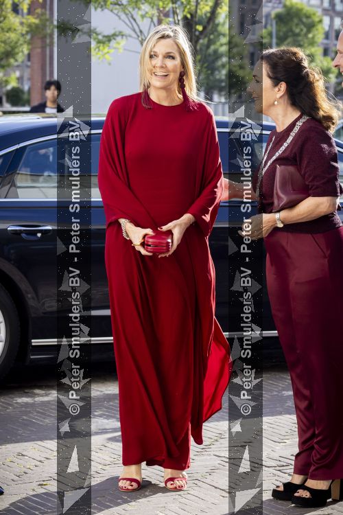Amsterdam 2 juli 2026
Zijne Majesteit de Koning Willem Alexander en Hare Majesteit Koningin Maxima zijn aanwezig bij het gala van het Nationale Ballet ter ere van het afscheid van directeur Ted Brandsen. OOk burgemeester Femke Halsema en Commisaris v d Koningin Arthur v Dijk zijn aanwezig . 