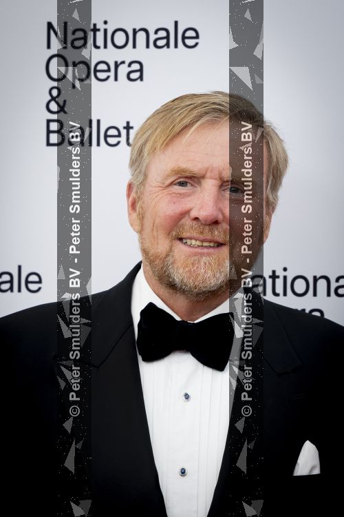 Amsterdam 2 juli 2026
Zijne Majesteit de Koning Willem Alexander en Hare Majesteit Koningin Maxima zijn aanwezig bij het gala van het Nationale Ballet ter ere van het afscheid van directeur Ted Brandsen. OOk burgemeester Femke Halsema en Commisaris v d Koningin Arthur v Dijk zijn aanwezig . 