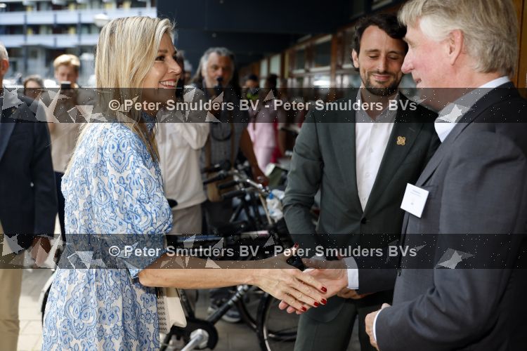 Amsterdam 9 juli 2027
Koningin Maxima op bezoek in de Bijlmer . Ze gaat ook met de fiets naar de andere locatie.