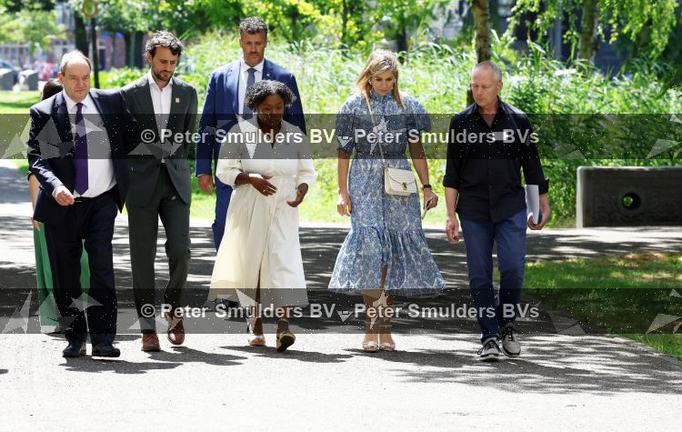 Amsterdam 9 juli 2027
Koningin Maxima op bezoek in de Bijlmer . Ze gaat ook met de fiets naar de andere locatie.