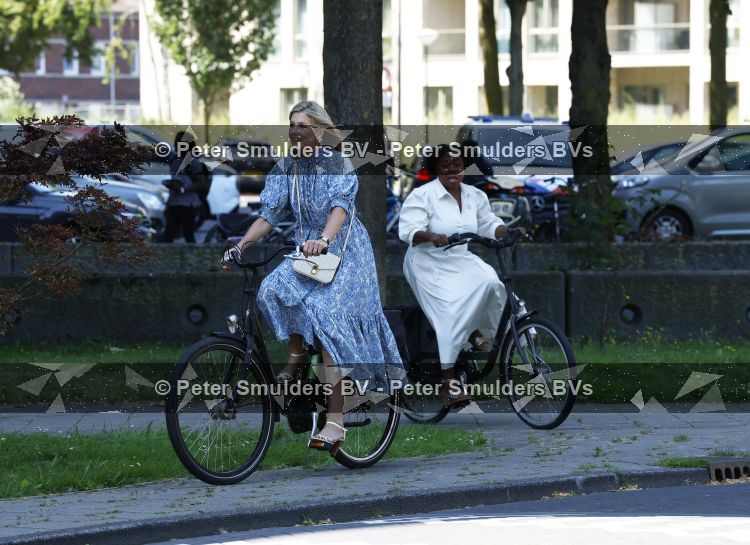 Amsterdam 9 juli 2027
Koningin Maxima op bezoek in de Bijlmer . Ze gaat ook met de fiets naar de andere locatie.