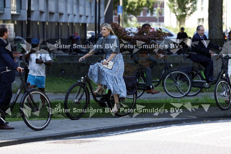 Amsterdam 9 juli 2027
Koningin Maxima op bezoek in de Bijlmer . Ze gaat ook met de fiets naar de andere locatie.