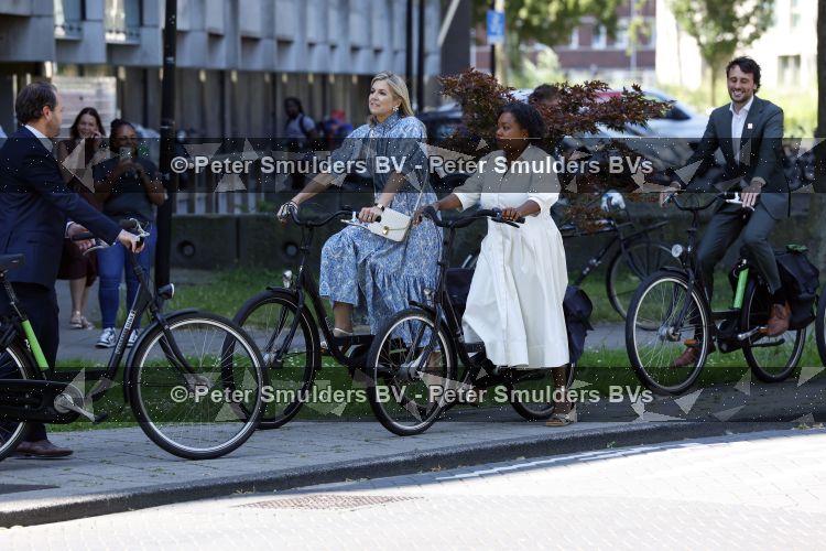 Amsterdam 9 juli 2027
Koningin Maxima op bezoek in de Bijlmer . Ze gaat ook met de fiets naar de andere locatie.