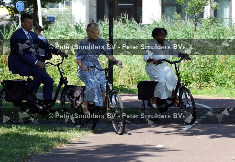 Amsterdam 9 juli 2027
Koningin Maxima op bezoek in de Bijlmer . Ze gaat ook met de fiets naar de andere locatie.